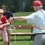 Beim allerersten „Golfen mit Herz“ vor 15 Jahren ging es heiter zu. Die Teilnehmer waren für jeden Spaß zu haben und machten auch mit Hula-Hoop-Reifen eine gute Figur am Platz