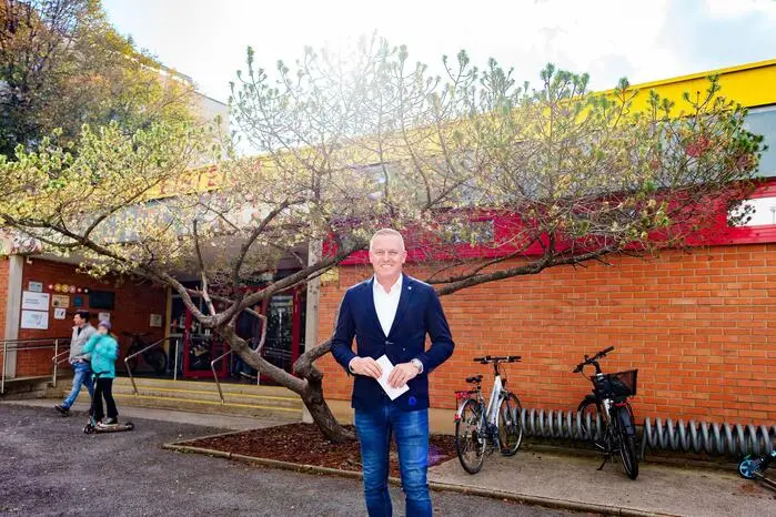 Mario Kunasek (FPÖ) vor dem Wahllokal in Graz-St. Peter