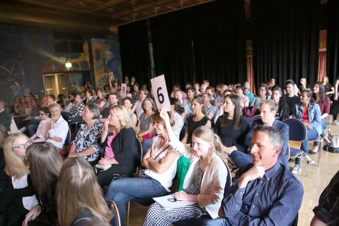 Und das Publikum ist zugleich die Jury.  