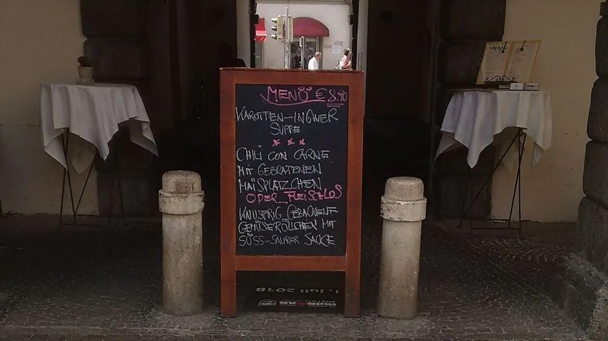Diese Tafel ist beim Landhaus-Durchgang aufgestellt 