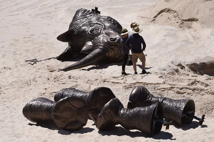 Seit 1997 können Besucher jedes Jahr die temporären Werke bei einem Spaziergang an einem der schönsten Strände Australiens entdecken.