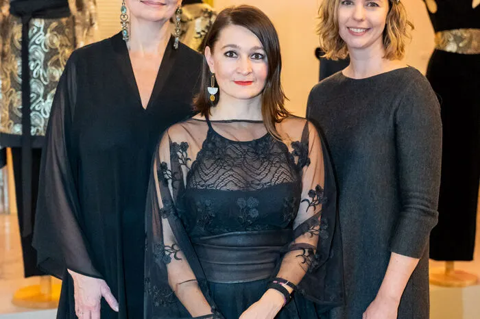 Als ein wesentlich von Frauen initiierter und gestalteter Raum einer vielseitigen Gesprächs- und Geselligkeitskultur auf der Schwelle zwischen Privatheit und Öffentlichkeit symbolisiert er ein zentrales Kapitel weiblicher Kulturgeschichte.