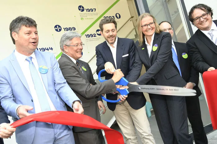 Gerhard Pirih, Peter Kaiser, Harald Mahrer, Uta Kemmerich-Keil und Klaus Raunegger eröffneten das neuen Werksgebäude offiziell.