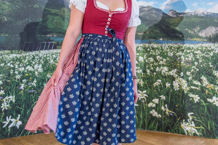 Lisa Niederauer (23) stammt aus Bad Ischl und ist Grafikdesignerin.