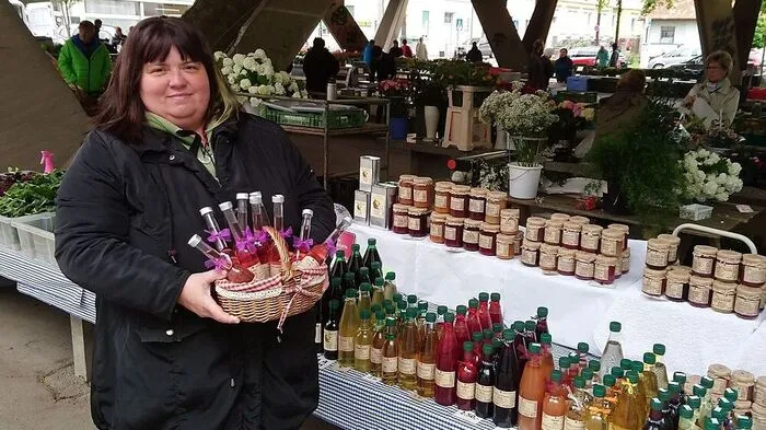 Susanne Kollmann aus Premstätten vor ihrem Stand am Bauernmarkt in Eggenberg.