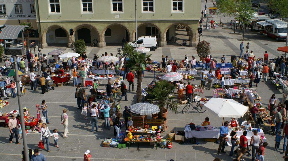 Nach zweijähriger Pause findet wieder der beliebte Bezirkskinderflohmarkt am Unteren Hauptplatz statt.