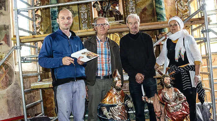Restaurator Christian Walder, Rudi Kontschitsch, Dechant Ivan Olip, Restauratorin Michaela Ndiaye