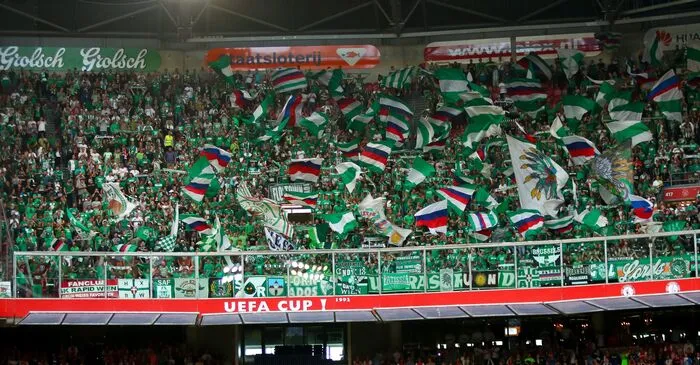 Rapid besiegt Ajax | Rapid Wien steht sensationell im Playoff der Champions League. Die Grünweißen siegten sensationell bei Ajax Amsterdam mit 3:2 und stiegen mit dem Gesamtscore von 5:4 auf.
