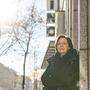 Barbara Brunner steht vor ihrem geschlossenen KIZ RoyalKino in Graz