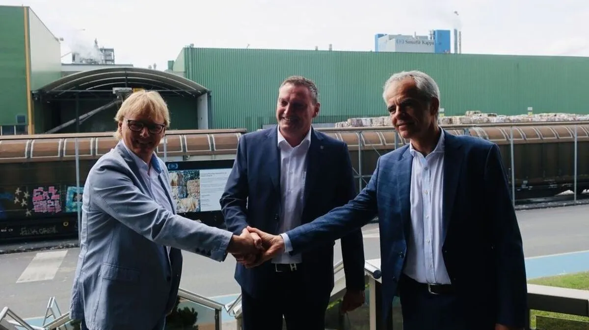 Jakob Edler, Bürgermeister Manfred Baumgartner, Smurfit Kappa Geschäftsführer (v.l.n.r.)