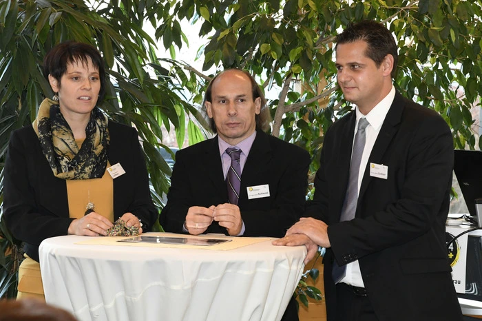 Die unterstützenden Professoren der Übungsfirmen an der HLW sind auch für das Projekt verantwortlich: Rosemarie Lichtner, Roland Schiendl und Wolfgang Lichtner.