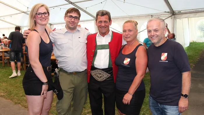 Tamara Fink, Patrick Neumeister, Franz Posch, Claudia Gutmann und Franz Gingl eröffneten das Fest.