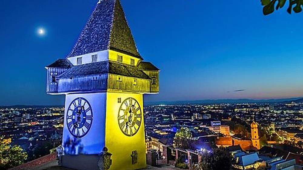 Bis 9. Mai strahlt der Grazer Uhrturm in frischen Farben
