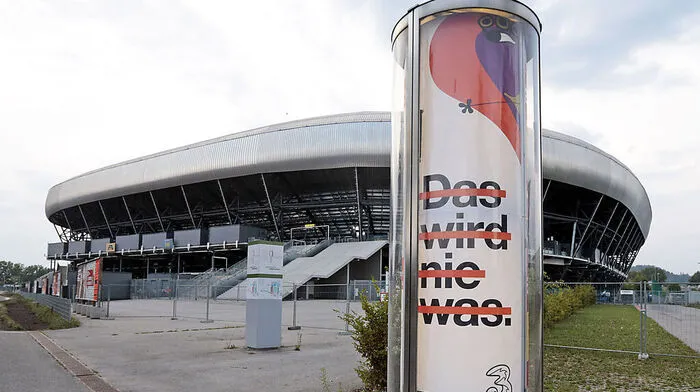 Ein Werbespruch als drohendes Szenario. Was aus dem Stadion tatsächlich wird, entscheiden Juristen 