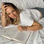Täglich nimmt Verena Enzenhofer ihr Tagebuch zur Hand und zieht ihre ganz persönliche Bilanz 