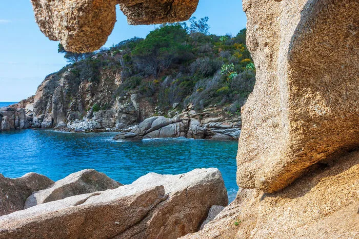 Nationalpark Toskanischer Archipel. Elba, Giglio, Capraia, Montecristo, Pianosa, Giannutri, Gorgona – wohlklingende und wohlbekannte Inseln, die das Toskanische Archipel bilden. Sie sowie weitere, kleinere Eilande zählen zum größten Meeresschutzgebiet Italiens und Europas. Die Inseln sind so unterschiedlich wie das Gestein, aus dem die Natur sie geformt hat, und sind so Heimat hoher biologischer Vielfalt.