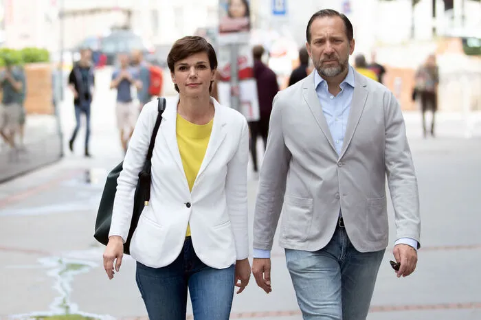 SPÖ-Chefin Pamela Rendi-Wagner ging gemeinsam mit ihrem Mann Michael Rendi zur Wahl