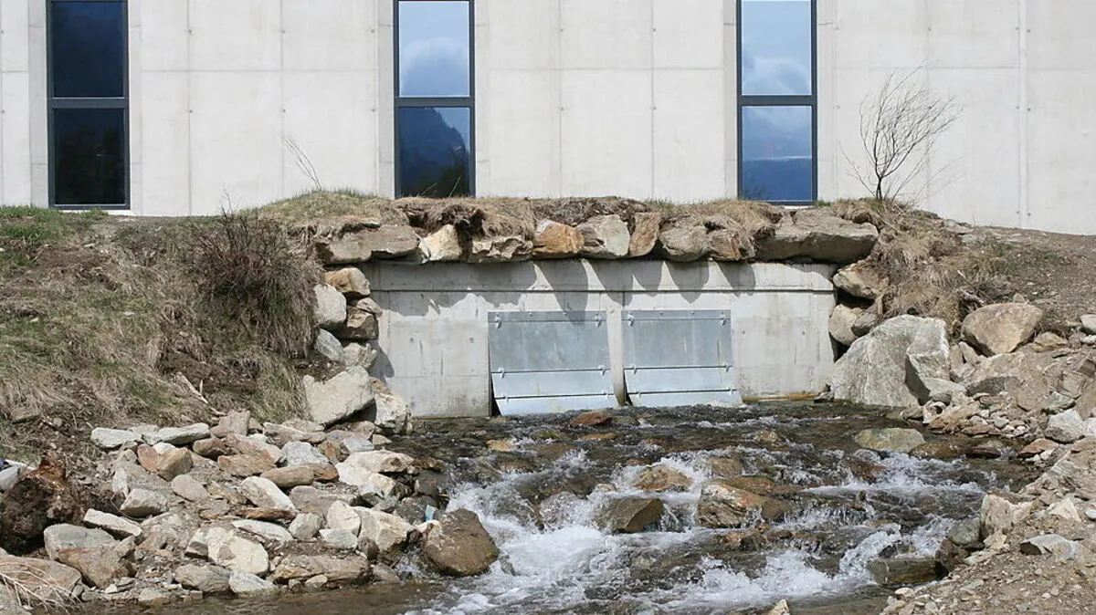 Mit Fahnen und Trompeten wurden die Kraftwerke offiziell ihrer Bestimmung übergeben