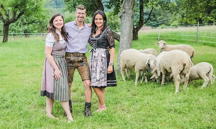 Robert ist Schafbauer in der Nähe von Graz: Er empfängt in der 19. Staffel Elena und Dominique