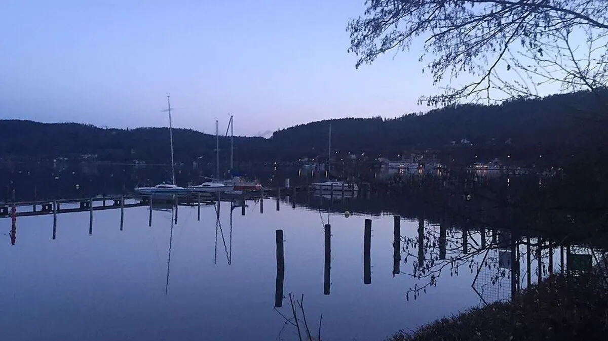 Der Wörthersee knapp vor Sonnenaufgang