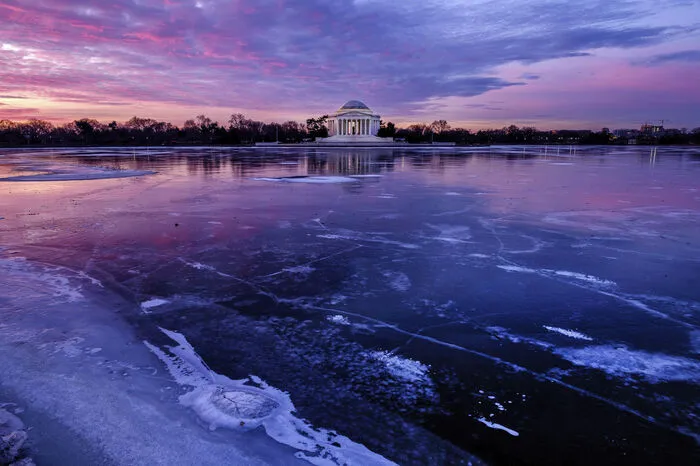 Eisenkälte an der US-Ostküste, im Bild das Jefferson Memorial in Washington