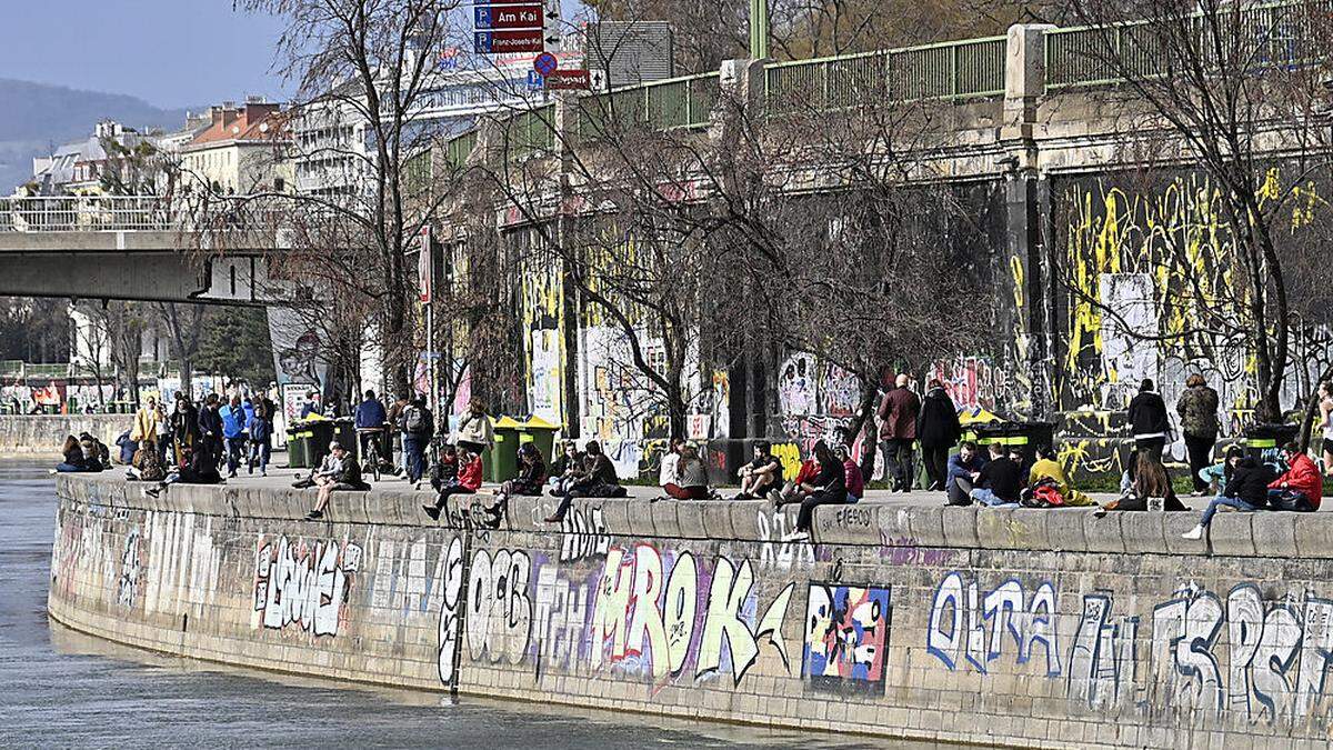 Ebenfalls gemeinsam mit der Gruppe für Sofortmaßnahmen hatte die Wiener Polizei am Samstagnachmittag eine Schwerpunktaktion am Donaukanal durchgeführt