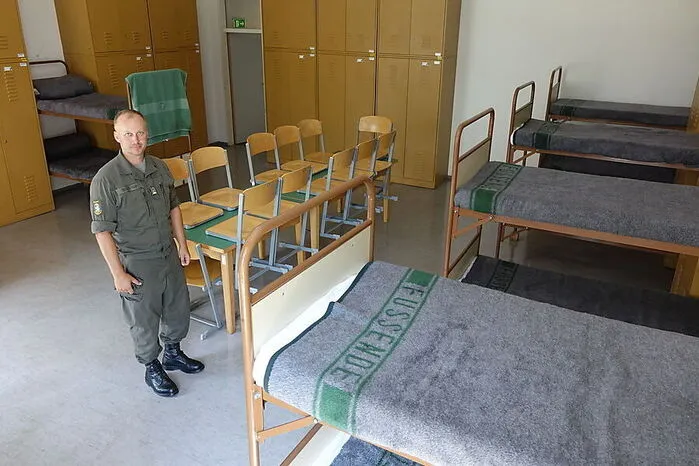 Im Schloss Straß gibt es aber noch Mannschaftszimmer für Rekruten mit bis zu zwölf Betten. Dafür aber auch ganz neue Dusch- und Waschräume.