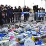Trauer vor dem Stadion um die Opfer des Absturzes