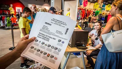 Beim Ticketkauf gingen viele leer aus. Nun blüht der Schwarzmarkt 