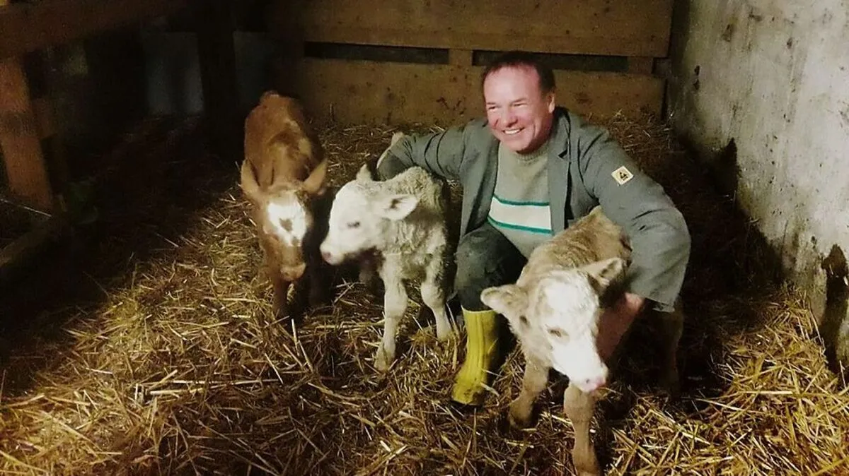 Rupert Steindorfer mit den gesunden Drillingen