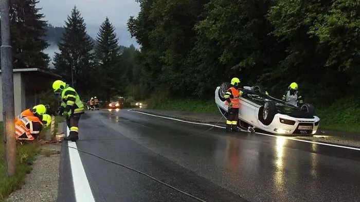 Auf der L102 ereignete sich am Samstagabend ein Verkehrsunfall