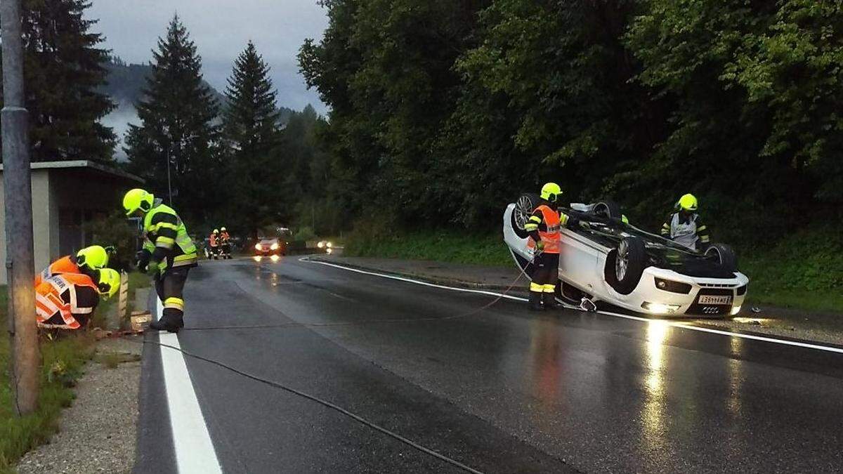 Auf der L102 ereignete sich am Samstagabend ein Verkehrsunfall