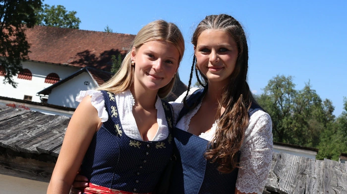 Globasnitz/Globasnica stand wieder ganz im Zeichen des Farant-Straßenfestes. Bereits zum 26. Mal verwandelte sich der Ortskern in einen Treffpunkt für Einheimische und Gäste aus der gesamten Region. Tradition, bäuerliche Kultur, Musik und regionale Spezialitäten standen dabei im Mittelpunkt.