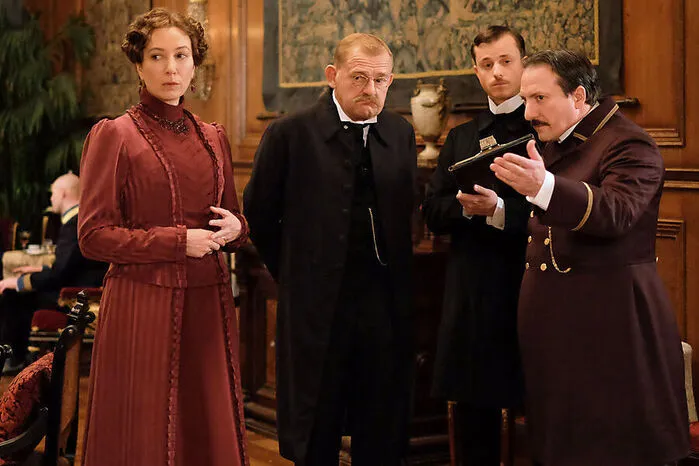 "Die Geschichte des Sacher", gibt TV-Filmchef Heinrich Mis einen Vorgeschmack, "dient als Rückgrat. Insgesamt handelt es sich um eine Vermählung von Historie und erfundenen Schicksalen."