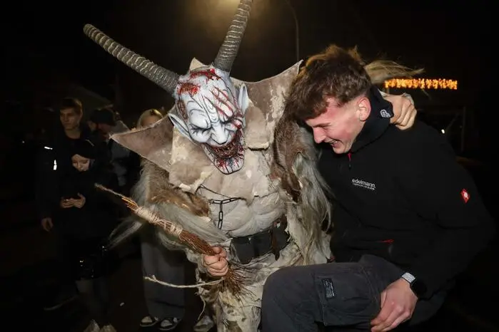 Zahlreiche Besucher wurden von den mystischen Gestalten in Angst und Schrecken versetzt