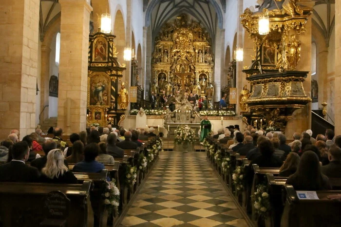 Bei den Gurker Jubiläumshochzeiten gesehen wurden unter anderen Bürgermeister Siegfried Kampl und seine Stellvertreter Siegfried Wuzella und Gregor Scheiber. 