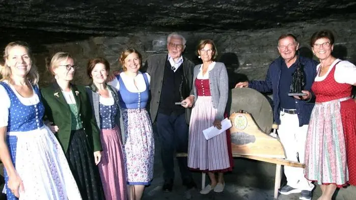 Das Schaubergwerk in der Sunfixl-Höhle am Hemmerberg in der Gemeinde Kainach bei Voitsberg ist um eine Attraktion reicher: Ein vor über 100 Jahren dort abgebauter Schleifstein ist wieder zurückgekehrt. 