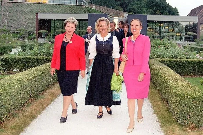 LH Waltraud Klasnic (ÖVP), Andrea Herberstein und die ehemalige Außenministerin Benita Ferrero-Waldner (ÖVP) bei den Gesprächen zur Zukunftsregion Süd-Ost