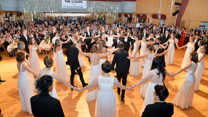 Bereits für November des Vorjahres war der Maturaball des BG/BRG Knittelfeld geplant, musste jedoch coronabedingt verschoben werden. Am 14. Mai 2022 hat er nun stattgefunden.