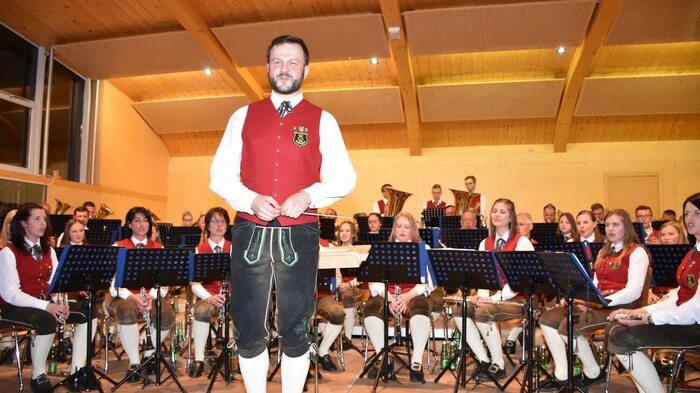 Kapellmeister Johannes Lintschinger und die Musikerinnen und Musiker im Musikverein "Alpenklänge" haben sich in den letzten Wochen intensiv auf das diesjährige Osterkonzert vorbereitet.