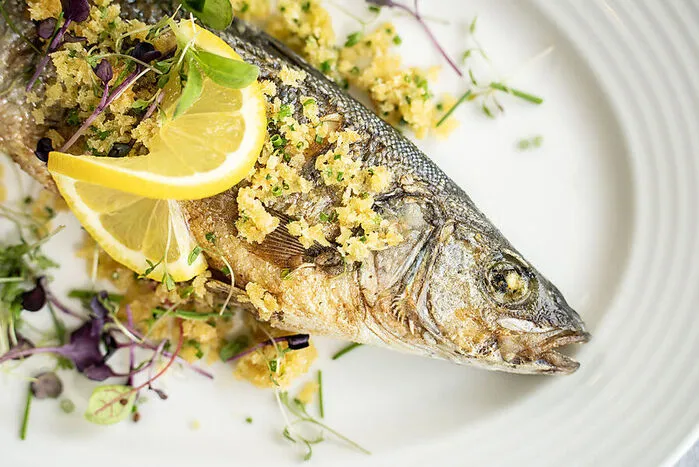 Die Fischküche ist mediterran beeinflusst.