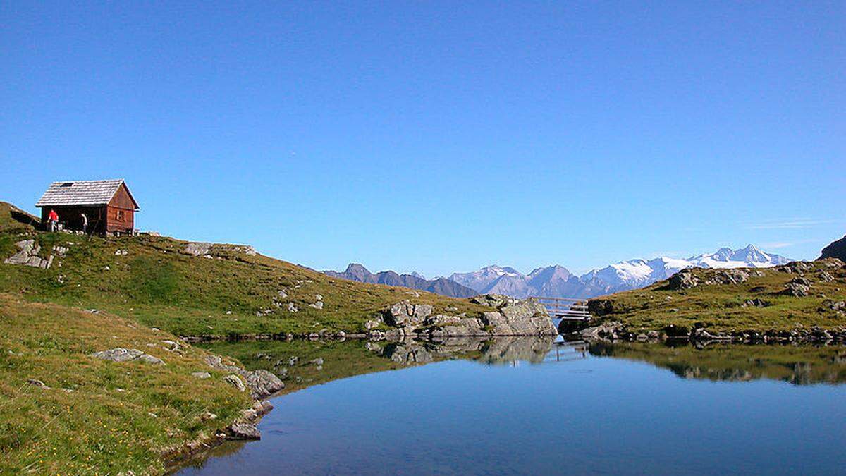 Die Hütte beim Geigensee wird saniert, um Wanderern sicheren Unterstand zu geben 