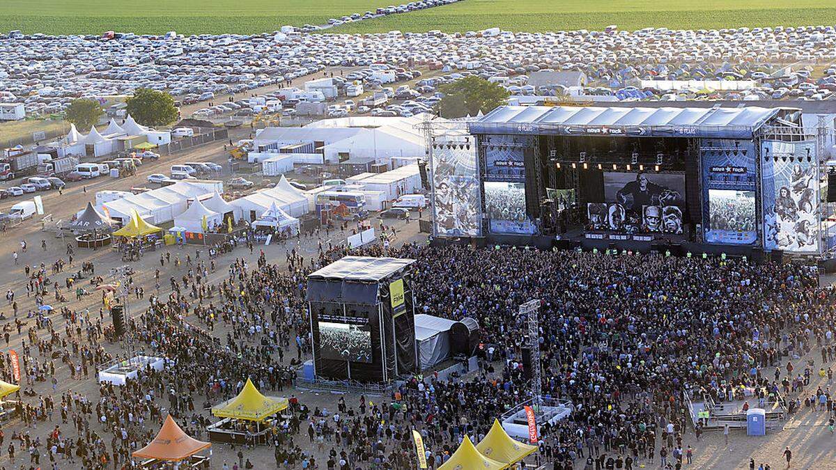 In der Nova-Rock-Halle werden nun Flüchtlinge untergebracht 