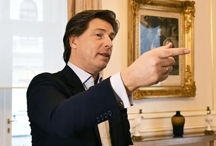 ABD0051_20180123 - WIEN - ÖSTERREICH: Sacher-Chef Matthias Winkler anl. der Eröffnung 'Sacher Eck Wien' und der Präsentation der Confiserie und neu gestalteten Suiten der Bel Etage am Dienstag, 23. Jänner 2018 in Wien.  .. - FOTO: APA/HANS PUNZ,gastronomie, hotellerie