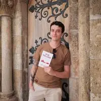 Mit „In ein paar Jahren“ präsentiert Autor Daniel Stögerer bereits seinen zweiten Roman. Er lebt heute in Festenburg und arbeitet weiterhin in Teilzeit in einem Wiener Krankenhaus