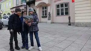 Daniel Mühlhans, Marcus Wurzwallner und Sarah Leitner (von links) haben die Alte Ratsburg in der Wienerstraße entdeckt