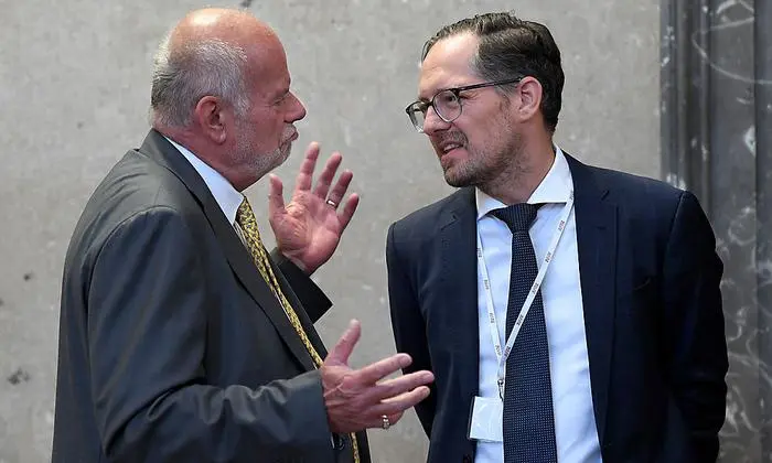 Grassers Anwälte Ainedter und Wess (r.)