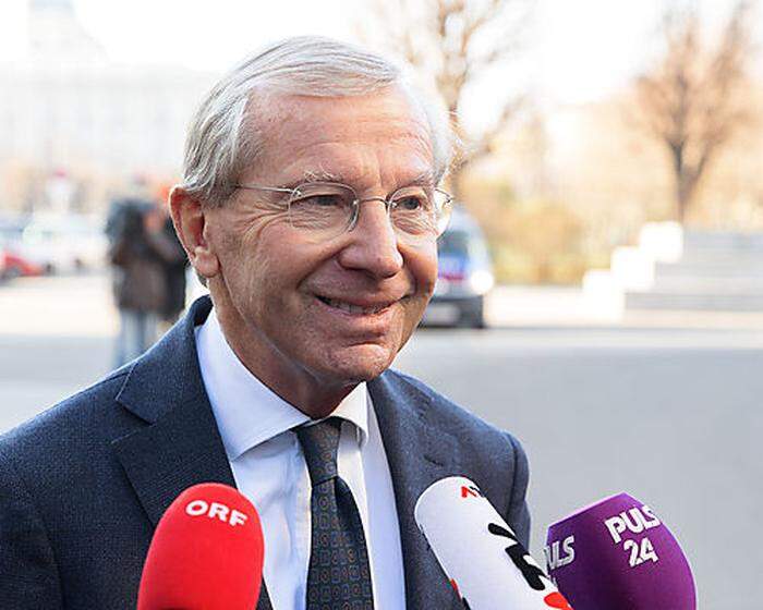 Wilfried Haslauer (65) ist seit 2013 Landeshauptmann von Salzburg. Bis 2004 war er als Rechtsanwalt tätig, dann wechselte er in die Landespolitik und wurde stellvertretender Landeshauptmann.