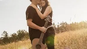 Das Duo "Zwasam" glänzt mit einer neuen Single