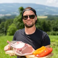 Wenn es um ein beeindruckendes Stück Fleisch geht, steht das Tomahawk Steak ganz oben auf der Liste. 